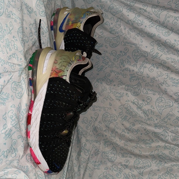 Nike LeBron 18 XVIII GS James Gang Basketball Shoes - Picture 1 of 5